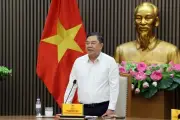Phó Thủ tướng: Không để lợi dụng nhập ô tô biếu tặng để trục lợi