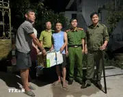 Phát hiện trống đồng cổ bên đường, người dân giao nộp cho cơ quan chức năng