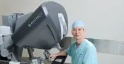 Phẫu thuật robot cắt u thận phức tạp cho nam bệnh nhân người Úc