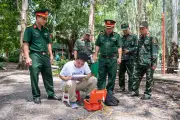 Quân đội bắt đầu dùng máy thăm dò tìm hố chôn tập thể ở Công viên Lê Thị Riêng