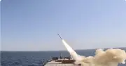 Quân Tehran nổ súng về phía eo biển Hormuz, Mỹ tiếp tục oanh tác Iran