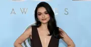Rachel Zegler gây sốc với đầm xẻ bụng tại Tony Awards 2026