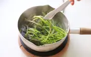Rau cần nước giàu dinh dưỡng nhưng tiềm ẩn nguy cơ nhiễm sán nếu không chế biến đúng cách