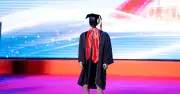 Robot Dyno của Vingroup gây bất ngờ với bài phát biểu truyền cảm hứng tại lễ tốt nghiệp VinUni