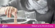 Sai lầm khi uống nước hàng triệu người mắc, gây áp lực lên thận