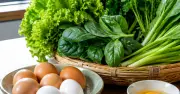 Sau 60 tuổi nên trữ sẵn 4 thực phẩm này trong tủ lạnh để sống khỏe
