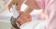 Từ 1/7, phụ nữ sinh con được hỗ trợ tài chính: Thủ tục nhận tiền ra sao?
