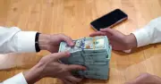 Tỷ giá USD hôm nay 2.6 tăng mạnh, thế giới biến động vì Trung Đông