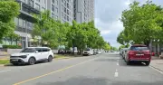 Ô tô đậu kín đường quanh chung cư ở TP.HCM: Người dân bức xúc vì cản trở giao thông