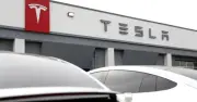 Tesla bị điều tra đặc biệt sau vụ Model 3 đâm nhà, 1 người chết
