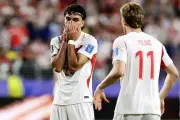 Thổ Nhĩ Kỳ bị loại khỏi World Cup sau thất bại 0-1 trước Paraguay dù hơn người