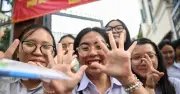 Thí sinh rạng rỡ sau môn Tiếng Anh tuyển sinh lớp 10 tại TPHCM