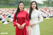 Thức dậy từ 2h sáng, vượt gần 300km tới Hà Nội tham dự Ngày Quốc tế Yoga