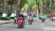 Thời tiết hôm nay 17/6: Hà Nội mưa rào, TP.HCM nắng gián đoạn
