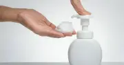 Thu hồi toàn quốc dung dịch vệ sinh phụ nữ Coop Select do nhiễm vi sinh vật
