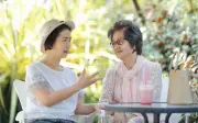 Tôi có lương hưu, em không có đồng nào nhưng người ăn nhậu lại là em ấy