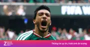 Tiền đạo Mexico Raul Jimenez khóc nức nở sau bàn thắng đầu tiên ở World Cup