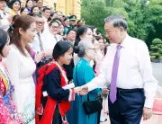 Tổng Bí thư, Chủ tịch nước Tô Lâm gặp mặt 100 đại biểu chương trình 'Việc tử tế'