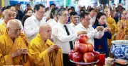 Trang nghiêm lễ tưởng niệm liệt sĩ tại công viên Lê Thị Riêng