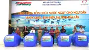 Trao tặng 260 bồn chứa nước ngọt cho ngư dân vươn khơi bám biển