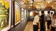 Triển lãm 'Những cánh cửa di sản Huế' tại điện Kiến Trung thu hút đông đảo nghệ sĩ