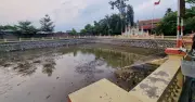Vợ chồng Hà Nội tát cạn giếng làng tìm dây chuyền vàng, món quà gắn bó 10 năm