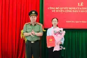 Vợ thiếu tá công an hy sinh chống cát tặc được tạm tuyển vào ngành