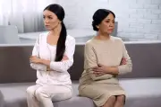 Vợ tôi thay đổi thái độ với mẹ chồng chỉ vì tờ giấy khen của con trai