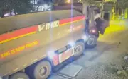 Va chạm tàu hỏa và xe tải tại Hà Nội, không thiệt hại người