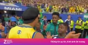 Video khoảnh khắc Ronaldinho chiếm trọn tình cảm CĐV