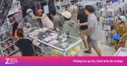 Video thanh niên xô cửa làm ngã bé gái, đánh luôn người mẹ khi bị chất vấn