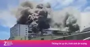 Video tên lửa Ukraine lao xuống nhà máy quân sự Nga