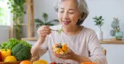 Vitamin C giúp hỗ trợ sức khỏe nhận thức ở người lớn tuổi