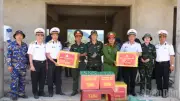 Vùng 3 Hải quân xây trường nơi biên giới, trao quà động viên