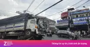 Xe tải chở 12 tấn cà phê tự trôi, tông gãy trụ điện tại Lâm Đồng