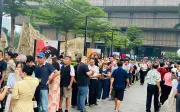 Xếp hàng dài xem Quy hoạch Thủ đô: Người dân mong thấy tương lai Hà Nội 100 năm