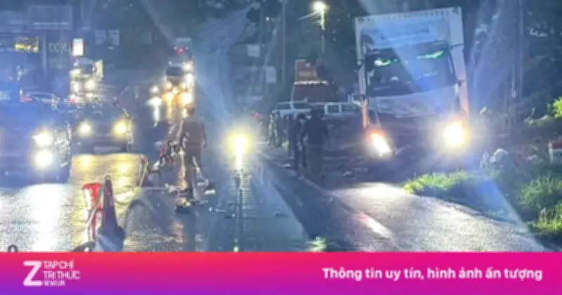 3 người thương vong sau va chạm ôtô xe máy trên đường Hồ Chí Minh