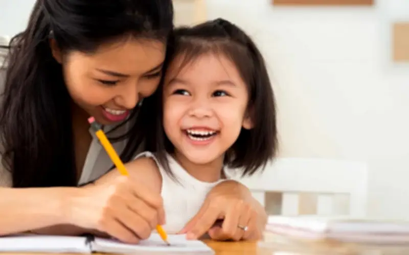 3 việc cha mẹ càng ít can thiệp, con càng có tiến bộ vượt bậc