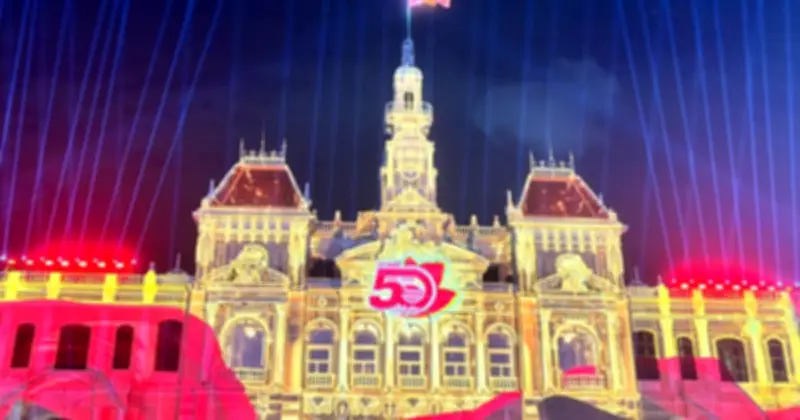 3D Mapping thắp sáng bầu trời TP.HCM dịp 50 năm thành phố mang tên Bác