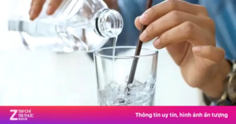 7 lý do nên hạn chế uống nước đá lạnh khi trời nắng nóng