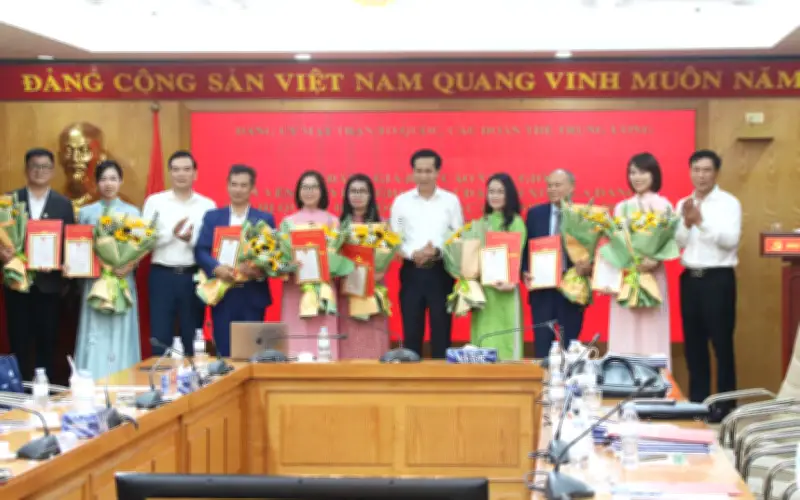Đưa nghị quyết Đại hội XIV vào cuộc sống: 8 báo cáo viên giỏi được vinh danh
