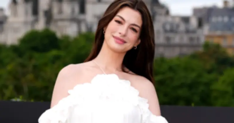 Anne Hathaway rạng rỡ khoe sắc khi mang thai lần ba tại sự kiện The Odyssey