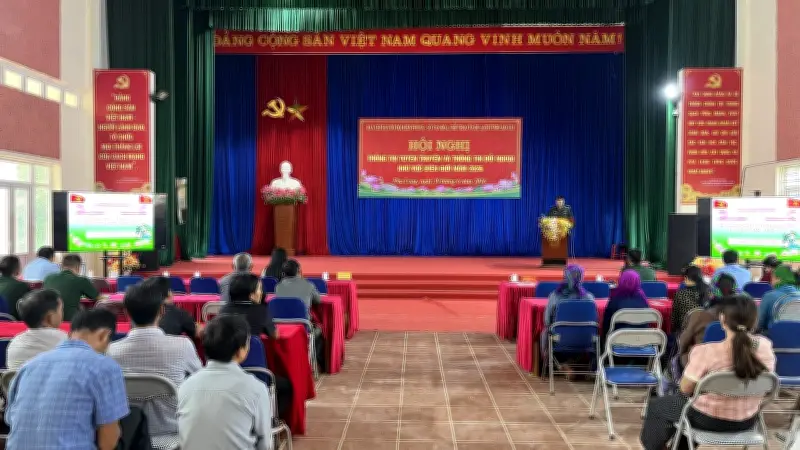 Bộ đội biên phòng Lào Cai tuyên truyền pháp luật và 'Bình dân học vụ số' cho đồng bào biên giới