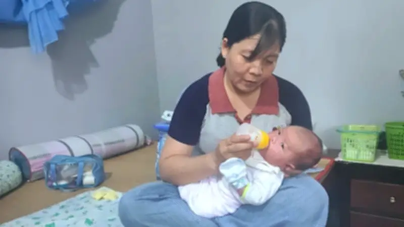 Bé trai 23 ngày tuổi bị bỏ rơi trước cổng nhà dân ở Cà Mau