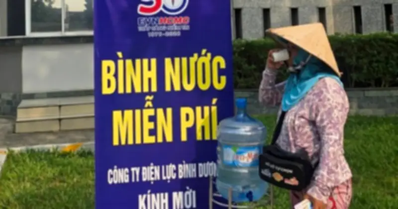 Bình nước miễn phí và nghĩa tình ngành điện TP.HCM sau 50 năm