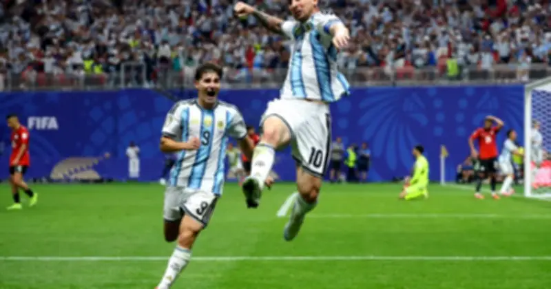 Báo Argentina tung hô 'phép màu' Messi giúp ngược dòng Ai Cập 3-2