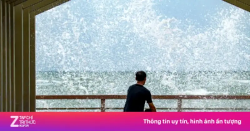 Bão Maysak đổ bộ Hải Nam, gây tê liệt giao thông và sơ tán hàng nghìn người