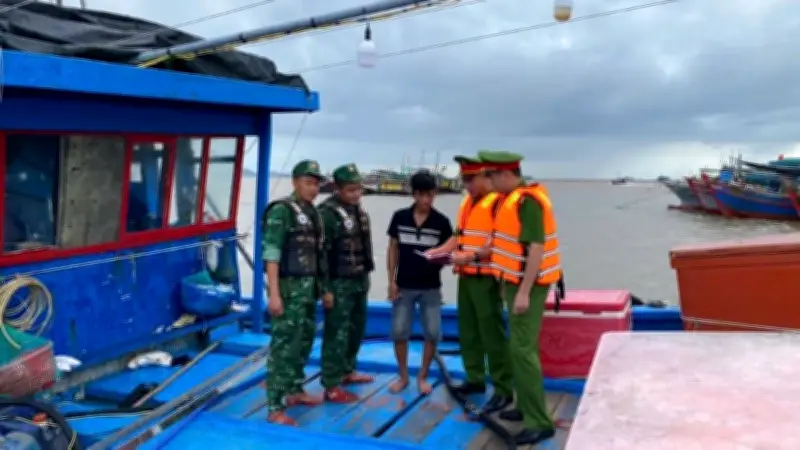 Bão số 1 giật cấp 11 vào Quảng Ninh, nguy cơ lũ quét và sạt lở đất