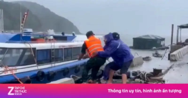 Bão số 1 gây tốc mái nhiều nhà dân tại Móng Cái, Quảng Ninh