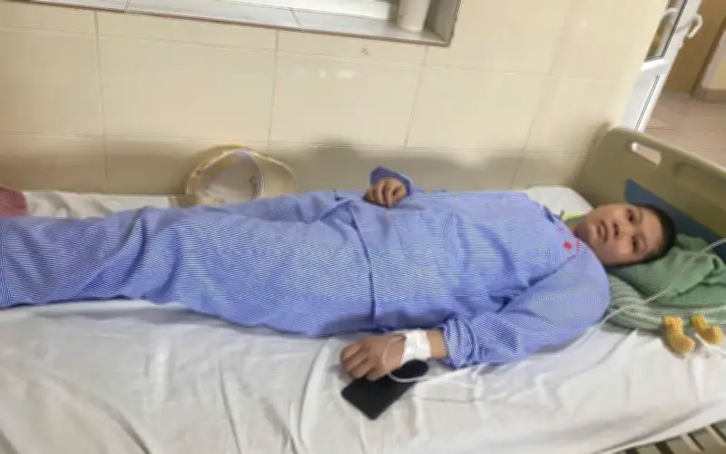 Cô bé 16 tuổi mắc ung thư cần giúp đỡ để điều trị